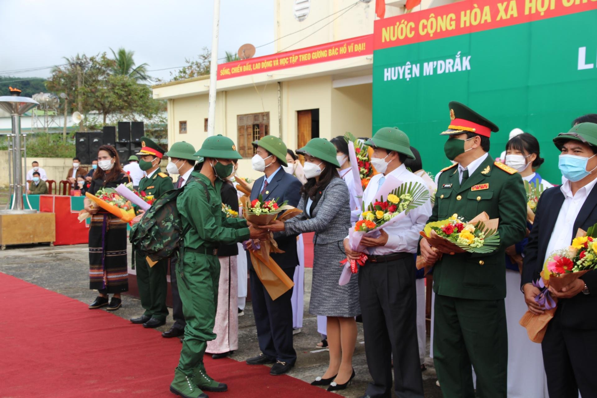 TẶNG HOA TÂN BINH